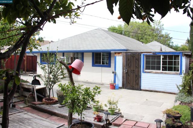 340 Carnegie Dr, Milpitas CA: https://media.crmls.org/mediaz/180bc72d-ff25-4cfe-8fc3-d4150ed87d5b.jpg