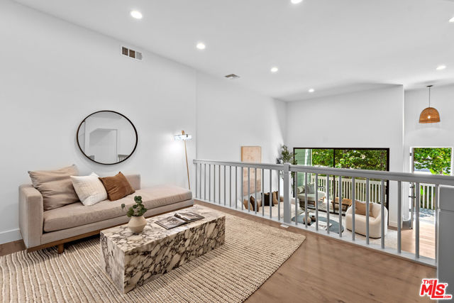 3516 Via Dolce, Marina del Rey CA: https://media.crmls.org/mediaz/180bd10b-8a3d-41dc-bac2-fa926511cbcd.jpg