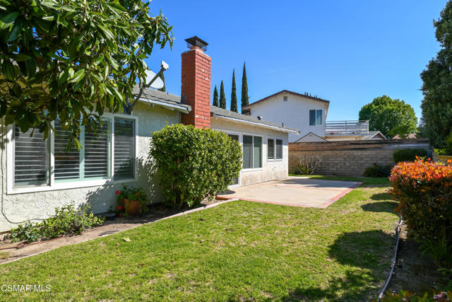 2202 Park Place, Thousand Oaks CA: https://media.crmls.org/mediaz/180bf4d3-c0a4-43ed-addc-3cd8cc6294d6.jpg