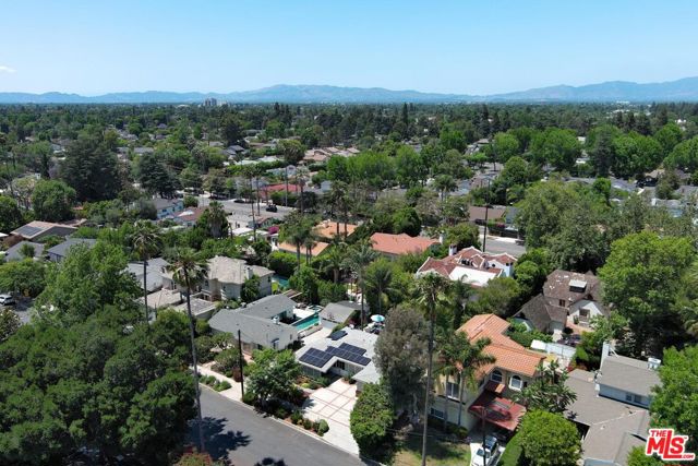 13155 Hartsook Street, Sherman Oaks CA: https://media.crmls.org/mediaz/180c2854-7256-44f1-97e1-b913c03946c1.jpg