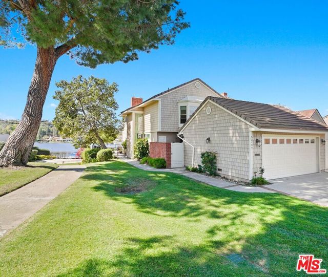 32134 Beachlake Lane, Westlake Village CA: https://media.crmls.org/mediaz/180c39d0-4629-4784-b7d9-4a815dfaf7c5.jpg