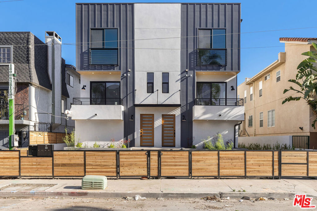 15330 Weddington Street, Sherman Oaks, CA 91411