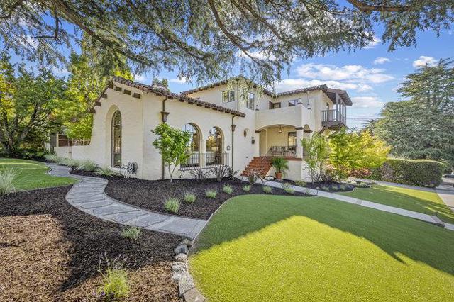 320 Jackson Street, San Mateo CA: https://media.crmls.org/mediaz/180cdc25-5cc2-4337-a9e4-b96c892b7d3e.jpg