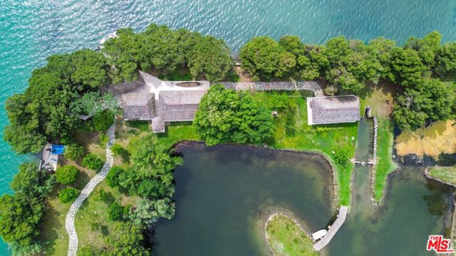 1 Private Island Near Venice, Italy,  CA: https://media.crmls.org/mediaz/180ce2d9-c706-4cbe-95fc-1e60f5ab4910.jpg