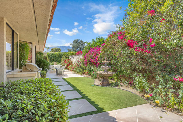 5 Stanford Drive, Rancho Mirage CA: https://media.crmls.org/mediaz/180ce92a-fe7d-4e9b-ab5a-cb02e8b0b557.jpg