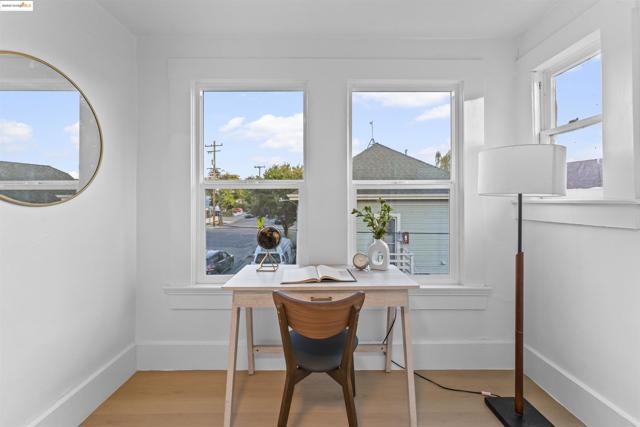 897 Oak Street, Alameda CA: https://media.crmls.org/mediaz/180d4f1a-a014-4553-a0fc-cdf1fdb16cd3.jpg