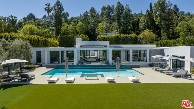 16032 VALLEY VISTA Boulevard, Encino CA: https://media.crmls.org/mediaz/180d9fc5-67b2-4deb-b48b-5ef18aeabf21.jpg