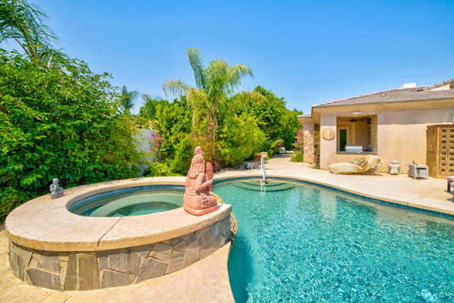 7 Chopin Court, Rancho Mirage CA: https://media.crmls.org/mediaz/180e25a0-d50b-497d-96c6-e9f72e242e94.jpg