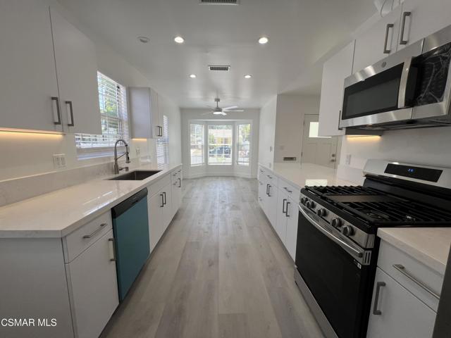 4934 Enfield Avenue, Encino CA: https://media.crmls.org/mediaz/180eb4a9-36d6-448d-bd69-f95e2ffec634.jpg