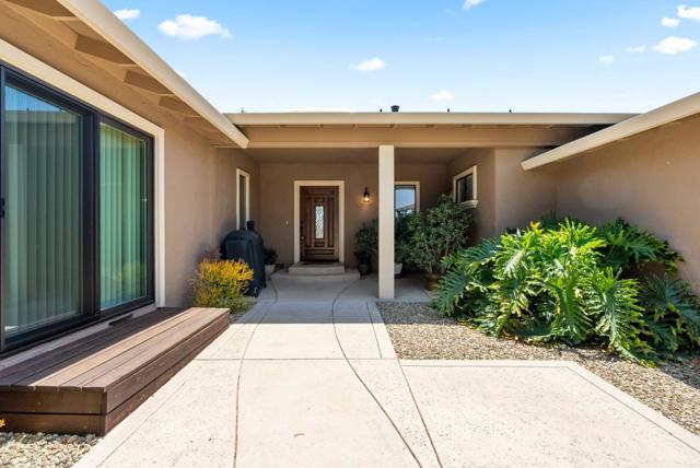 38 Barbras Court, Hollister CA: https://media.crmls.org/mediaz/180f05c9-a106-49c6-9f79-9095158ce441.jpg