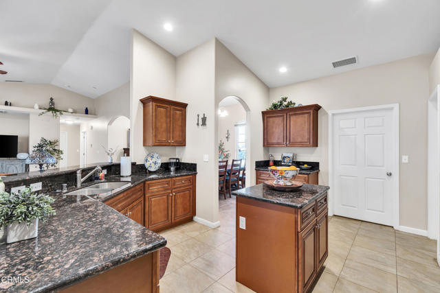 17717 Bangor Avenue, Hesperia CA: https://media.crmls.org/mediaz/180fcb82-f8b8-4292-b07e-c7df77839141.jpg