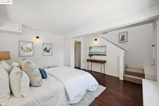 3316 Coolidge Ave, Oakland CA: https://media.crmls.org/mediaz/18102608-36bf-4997-a8cb-6a9d0759d12d.jpg