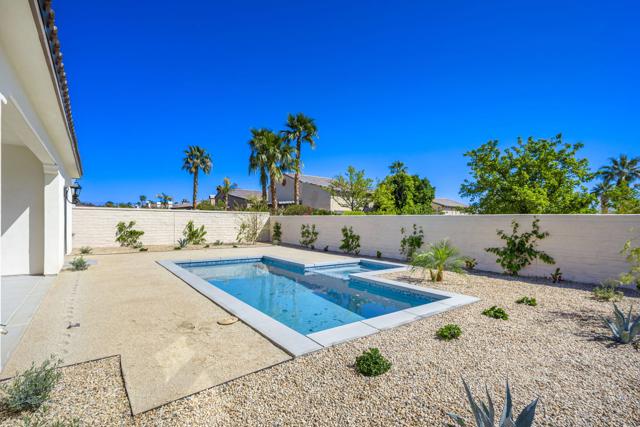 57540 Cherrywood Place, La Quinta CA: https://media.crmls.org/mediaz/1810b20d-ce5c-4346-a5d3-f0dd3fbc5e26.jpg