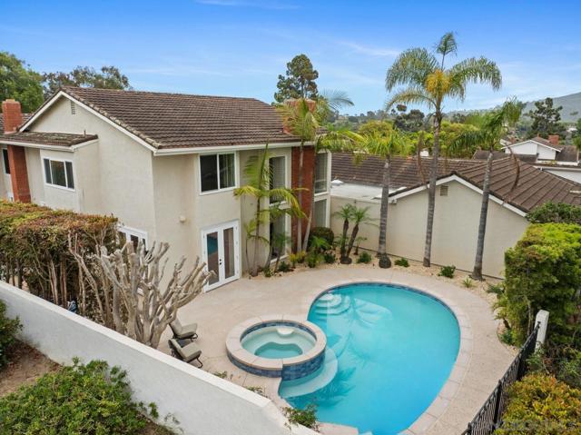8206 Caminito Lacayo, La Jolla CA: https://media.crmls.org/mediaz/1810d84c-b446-4039-b716-1b32edf2403a.jpg