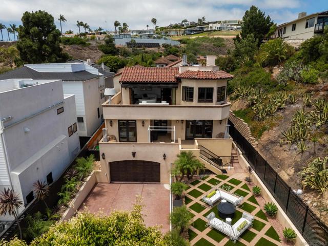 1045 Van Nuys St., San Diego CA: https://media.crmls.org/mediaz/18114e84-270d-41d2-81aa-6069cf39613a.jpg