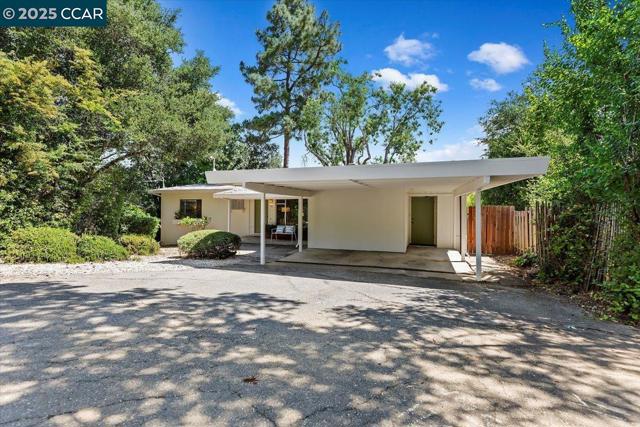 32 California Ave, Orinda CA: https://media.crmls.org/mediaz/181254b1-9339-4511-a789-365c394bea70.jpg