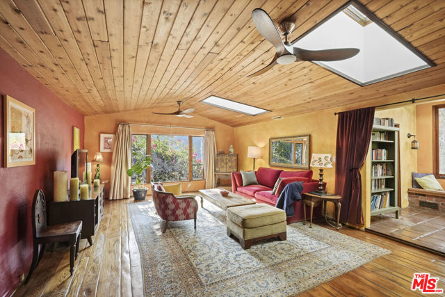 809 Basin Drive, Topanga CA: https://media.crmls.org/mediaz/18130053-5f0e-4cf7-a676-e9b1e6b1c3e1.jpg