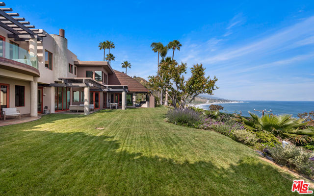26720 Via Linda Street, Malibu CA: https://media.crmls.org/mediaz/18137862-1ca2-4835-be4d-46fa2ac1eea2.jpg