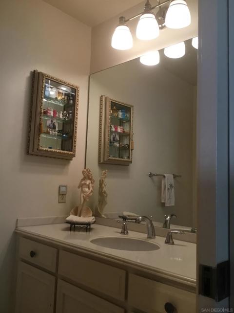 6645 Caminito Scioto, La Jolla CA: https://media.crmls.org/mediaz/18137aa3-3a04-4d53-9bb5-ad59f53322ea.jpg