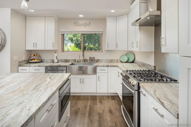 4430 Caminito Ocio, San Diego CA: https://media.crmls.org/mediaz/1813c6dd-cdfe-4c07-bc19-b5392f35795e.jpg