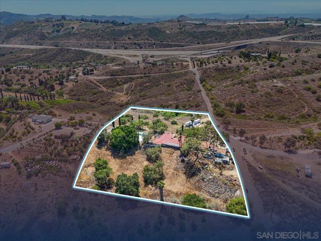 31659 61 Rocking Horse Rd, Escondido CA: https://media.crmls.org/mediaz/1813d096-1fbb-4b7a-8d87-77222bf0ebda.jpg