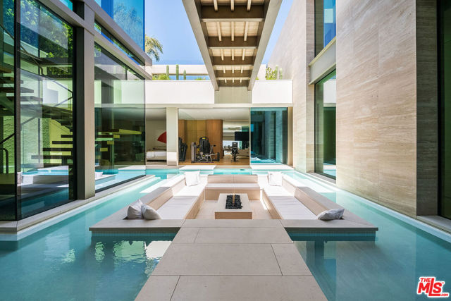 9016 Thrasher Avenue, Los Angeles CA: https://media.crmls.org/mediaz/181400f5-f7f5-440f-8618-f69026f62bb2.jpg