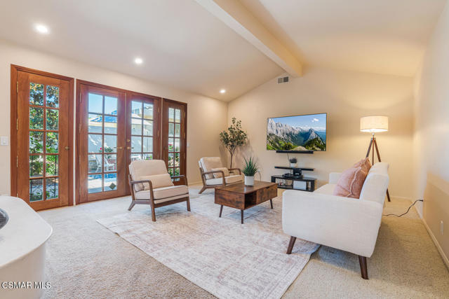 356 Laguna Terrace, Simi Valley CA: https://media.crmls.org/mediaz/181442e6-fd8b-4a0a-9aba-cfd677c8a821.jpg