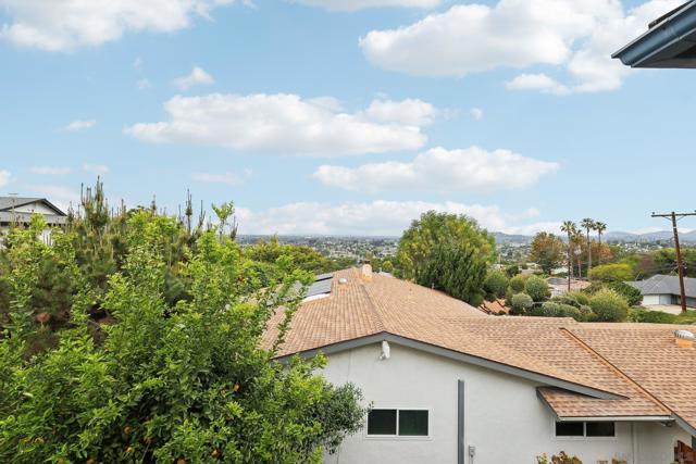 8007 Wetherly St, La Mesa CA: https://media.crmls.org/mediaz/18144811-3842-46b6-91c1-262fe5a62bb0.jpg
