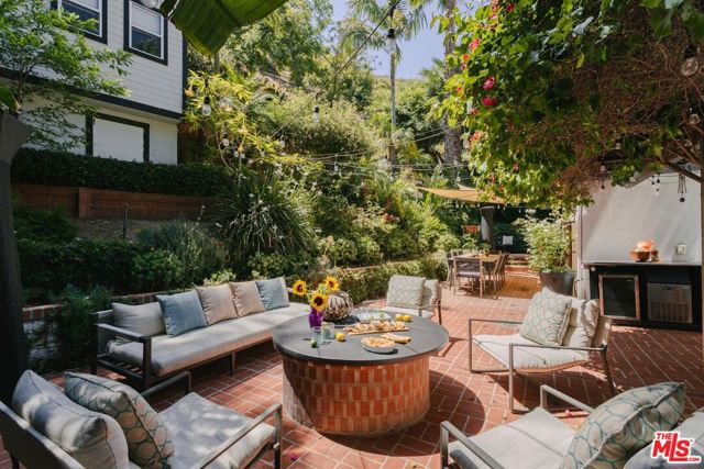 2055 Outpost Drive, Los Angeles CA: https://media.crmls.org/mediaz/18149383-9b42-4002-a1b1-b7616459d12f.jpg