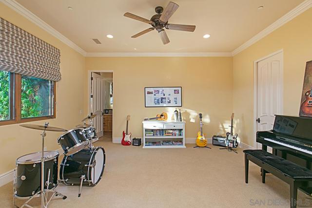 14155 Bryce Point, Poway CA: https://media.crmls.org/mediaz/1814be0a-b34d-4985-91ae-883851d4b849.jpg