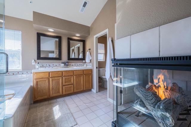 27320 Bavella Way, Salinas CA: https://media.crmls.org/mediaz/1814dfed-b71a-4795-87e4-ab07a428ba4a.jpg
