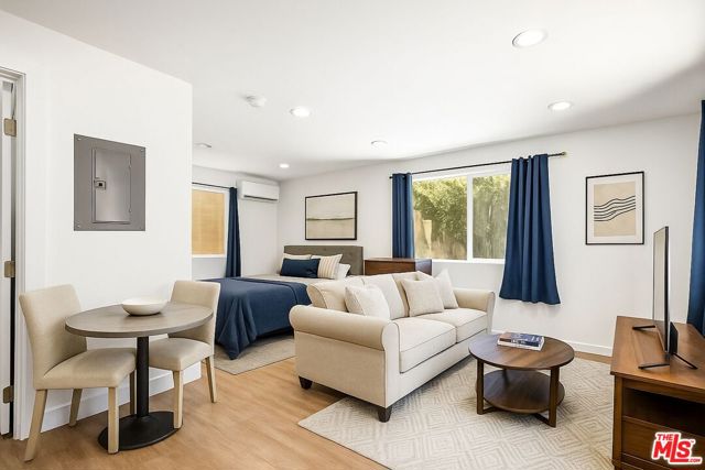 5342 Lemon Grove Avenue, Los Angeles CA: https://media.crmls.org/mediaz/1814ea03-2b27-4f6b-8410-cdc71c4f6807.jpg