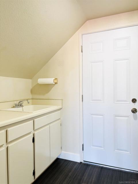 672 Chateau Place, Escondido CA: https://media.crmls.org/mediaz/1815762e-904b-41be-a689-cec03713ce7f.jpg