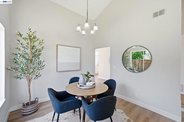 Image 6 of 47 For 5981 Skylinks