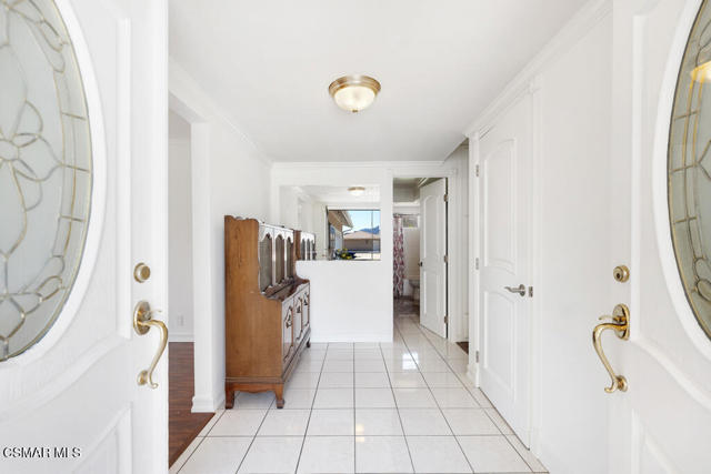 818 N Lois Avenue, Newbury Park CA: https://media.crmls.org/mediaz/18158256-55ab-40c7-adf5-a33a1f9643f5.jpg