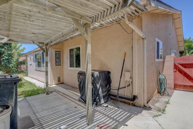 1161 W Westmont Ave, Hemet CA: https://media.crmls.org/mediaz/1815f0c2-41c4-48bf-828e-35a7df0e4219.jpg