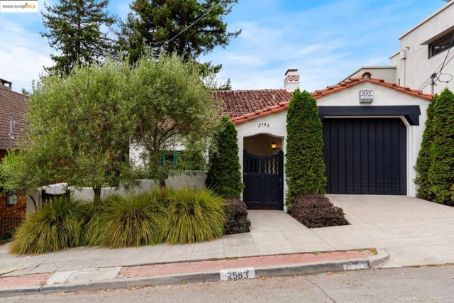 2583 Buena Vista Way, Berkeley CA: https://media.crmls.org/mediaz/18176002-a5db-48e6-8e8b-0753cd2429f9.jpg