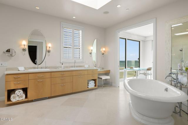 1135 Capri Way, Oxnard CA: https://media.crmls.org/mediaz/1817d623-6fe3-478b-b9eb-cf0f5a313bef.jpg