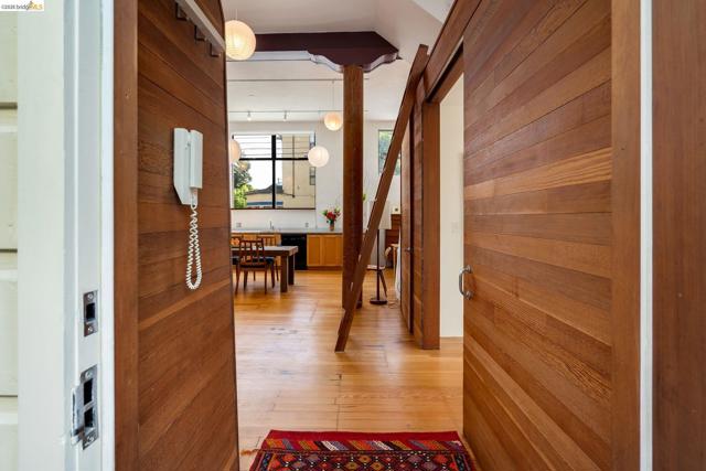 Image 3 of 32 For 2484 Martin Luther King Jr Way