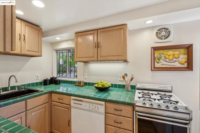 1675 Visalia Ave, Berkeley CA: https://media.crmls.org/mediaz/181855c3-967e-4b48-b0e9-4cddd0db906d.jpg