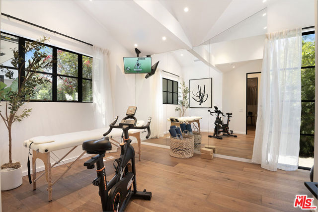 745 E Sunset Avenue, Venice CA: https://media.crmls.org/mediaz/1818f483-7add-4c60-b473-5bc75c4b8a1f.jpg