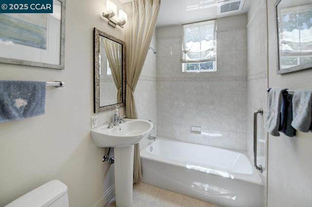 5920 Horsemans Canyon Dr, Walnut Creek CA: https://media.crmls.org/mediaz/181900d3-8beb-46a3-9cf7-3da3e68961d0.jpg