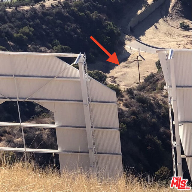 6101 Mulholland Highway, Los Angeles CA: https://media.crmls.org/mediaz/181a0d92-1f88-46e2-af01-c5d1eec5097e.jpg