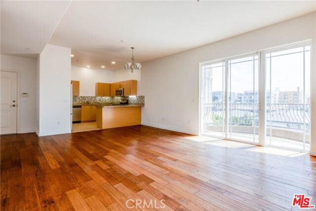 917 S New Hampshire Avenue, Los Angeles CA: https://media.crmls.org/mediaz/181aac0b-7c05-44fe-91b9-463e8d9f8bb2.jpg