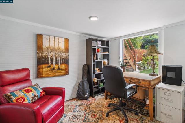 1118 GENEVA AVE, San Francisco CA: https://media.crmls.org/mediaz/181b6f07-1d3a-4dd2-99dc-4b328cd9b130.jpg
