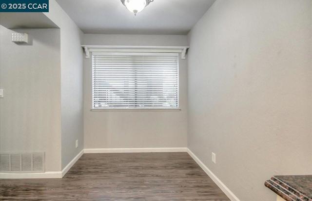 824 Camelback Pl, Pleasant Hill CA: https://media.crmls.org/mediaz/181c5e6b-0b8f-45ad-b74b-4489b789110f.jpg