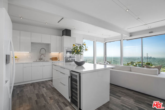 8506 Magnolia Drive, Los Angeles CA: https://media.crmls.org/mediaz/181c6db3-13ca-45a9-a16d-1b149275d029.jpg