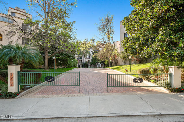 Detail Gallery Image 5 of 43 For 4201 via Marisol #330, Los Angeles,  CA 90042 - 2 Beds | 2 Baths