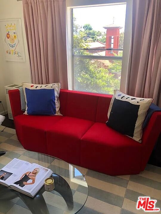 834 Laguna Avenue, Los Angeles CA: https://media.crmls.org/mediaz/181d4070-6ddc-4b6a-938e-eb9f342c9df4.jpg