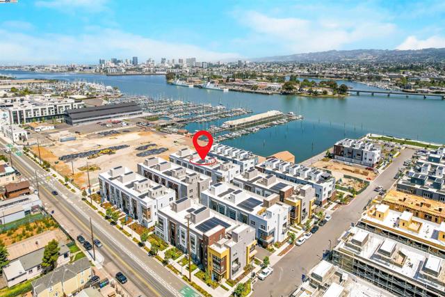 2119 Stanford Street, Alameda CA: https://media.crmls.org/mediaz/181dd160-fe12-4717-b4cb-4cbd3d414021.jpg